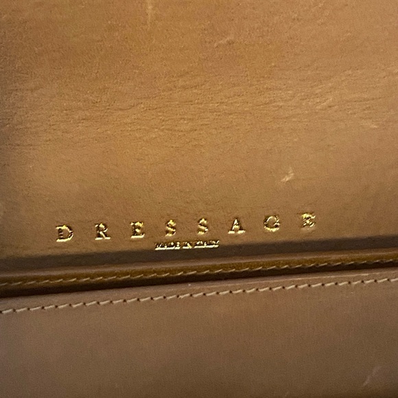 Elegant Brown Leather Shoulder Bag - Picture 7 of 9